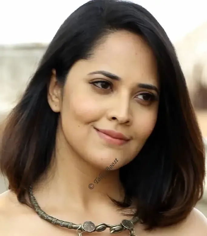 INDIAN ACTRESS ANASUYA BEAUTIFUL LONG HAIR FACE CLOSEUP 5